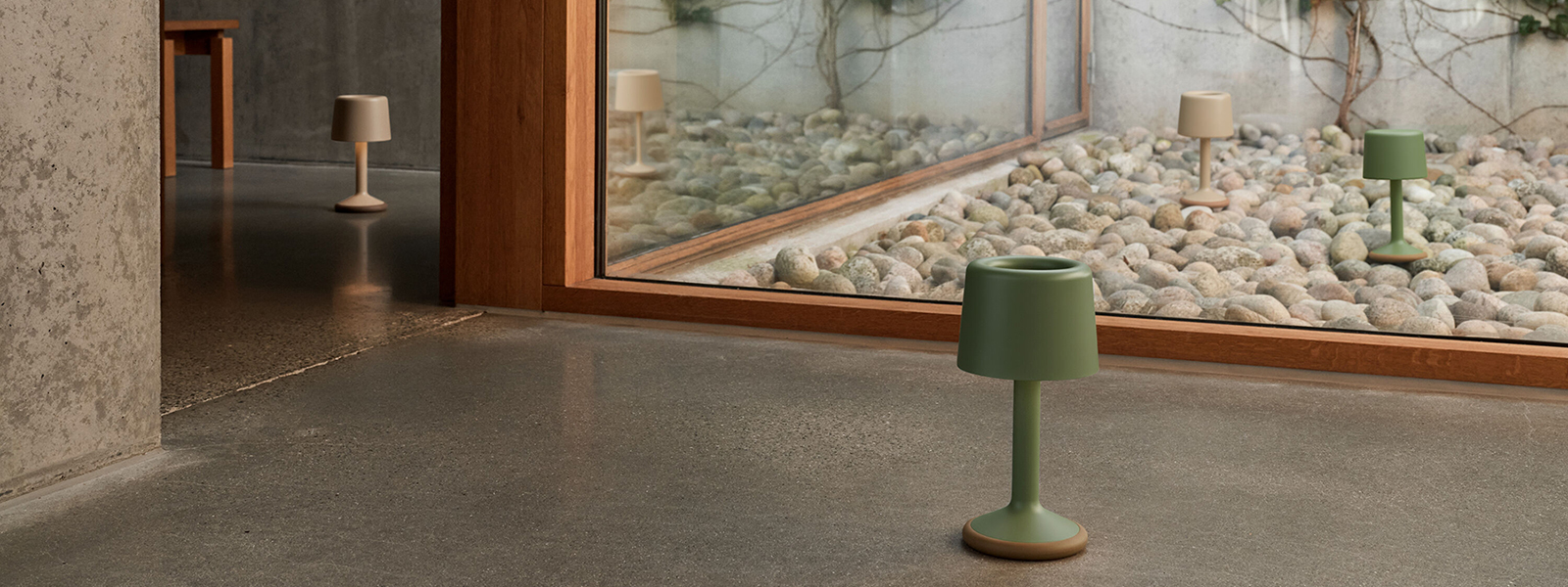 HOUE Luu Slide background